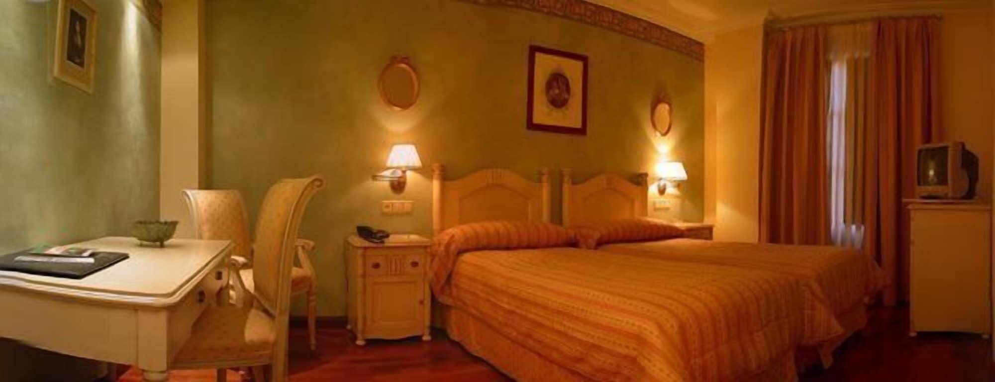 Hotel Condesa De 3*