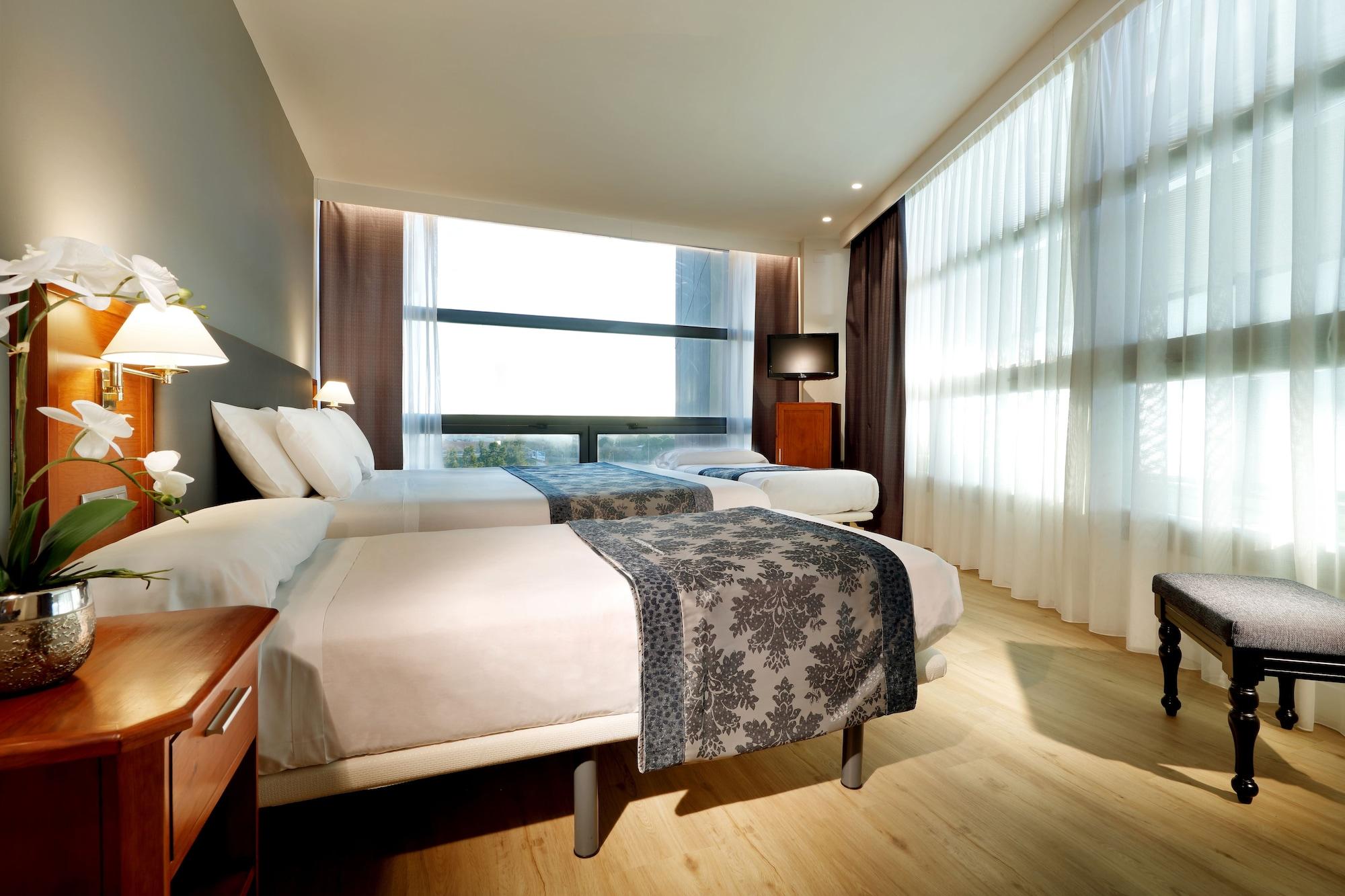 Exe Isla Cartuja Hotel 4*