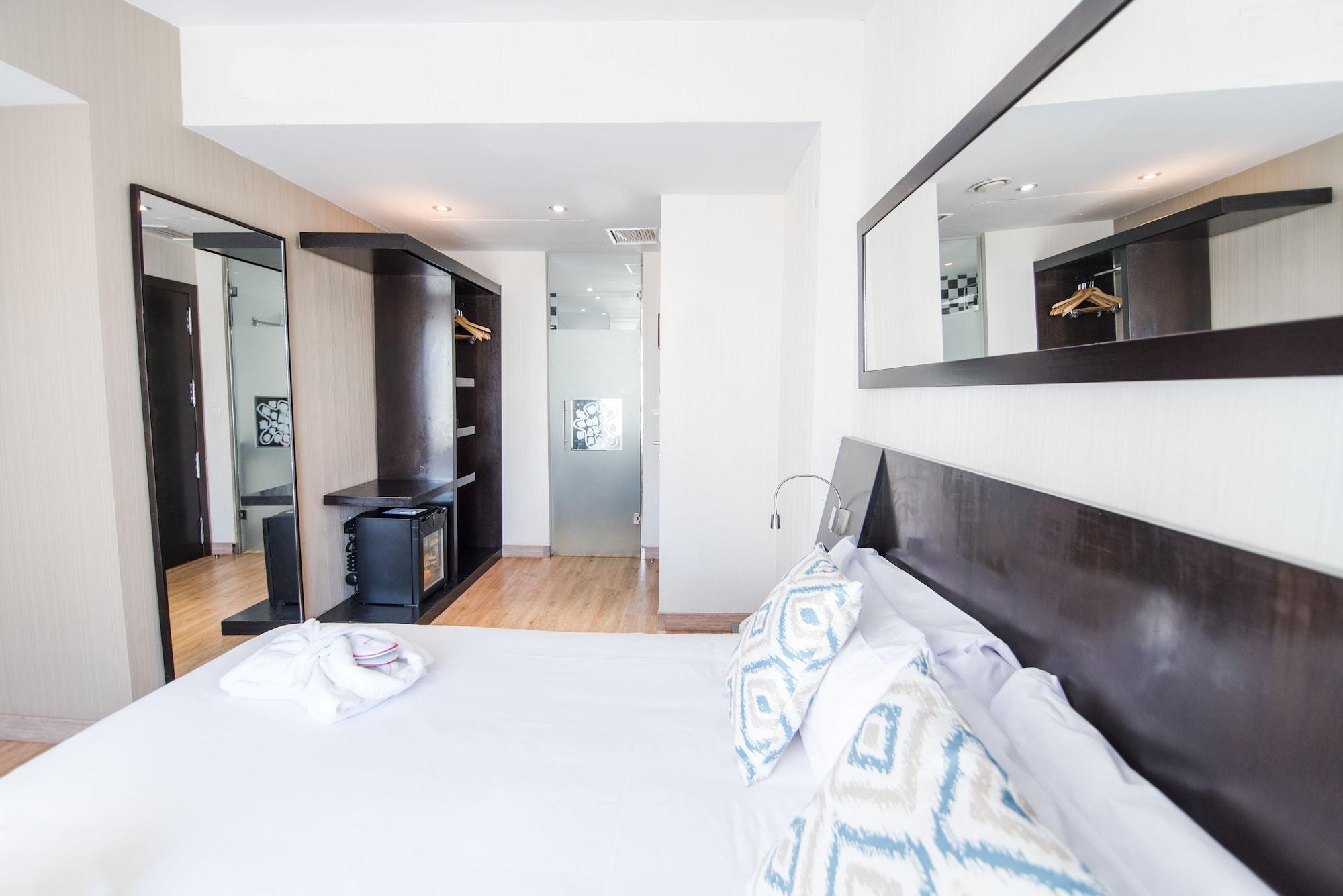Hotel Petit Palace Plaza De La Reina 3*