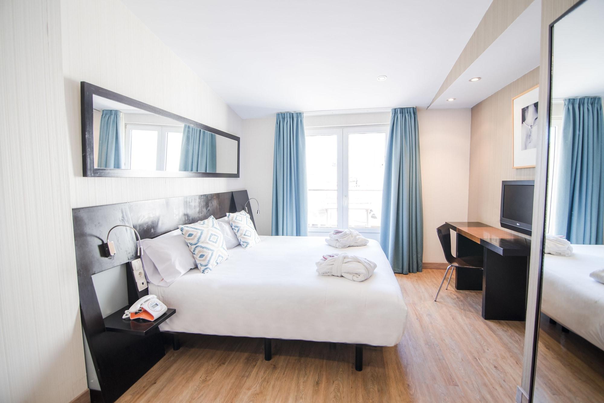 Petit Palace Plaza De La Reina Hotel 3*