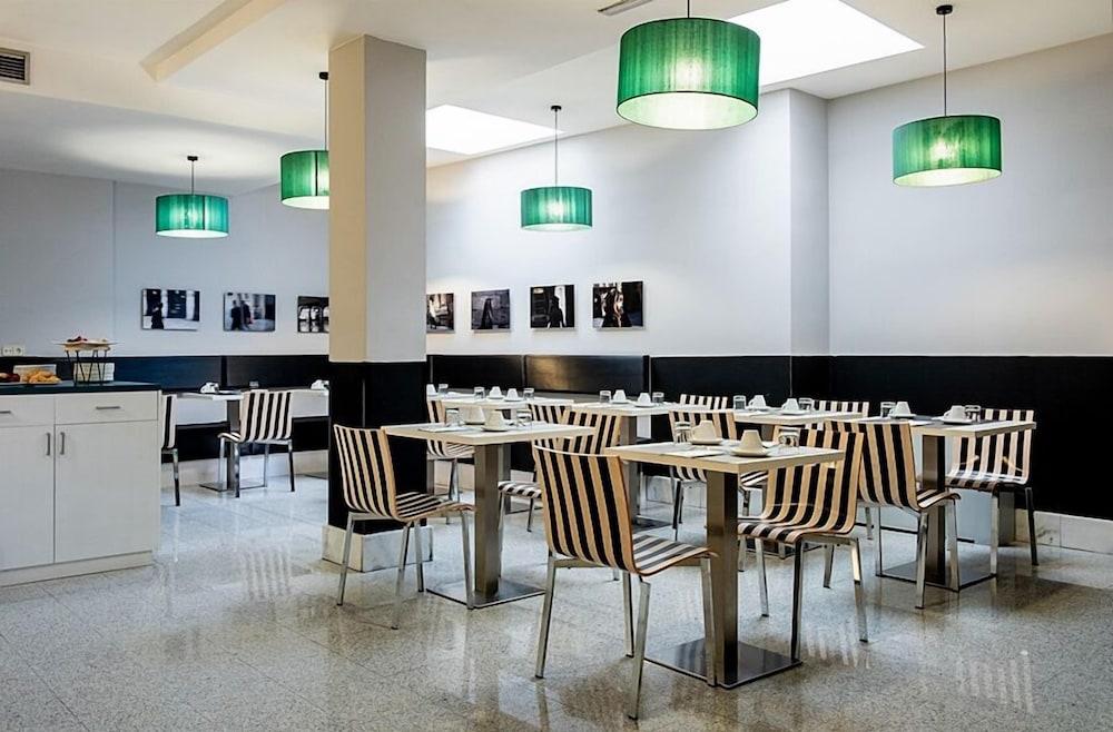 Ikonik Plaza Mercado Hotel