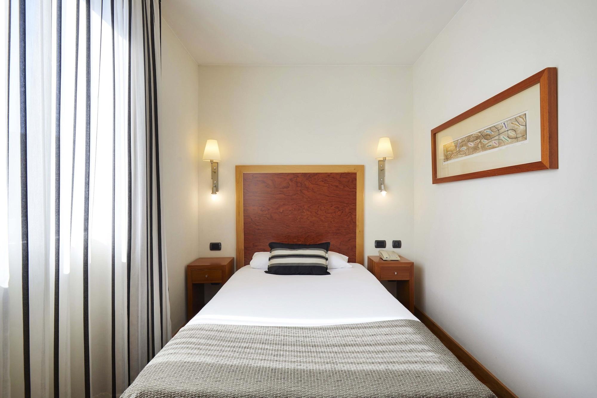 Exe Plaza Delicias Hotel 3*