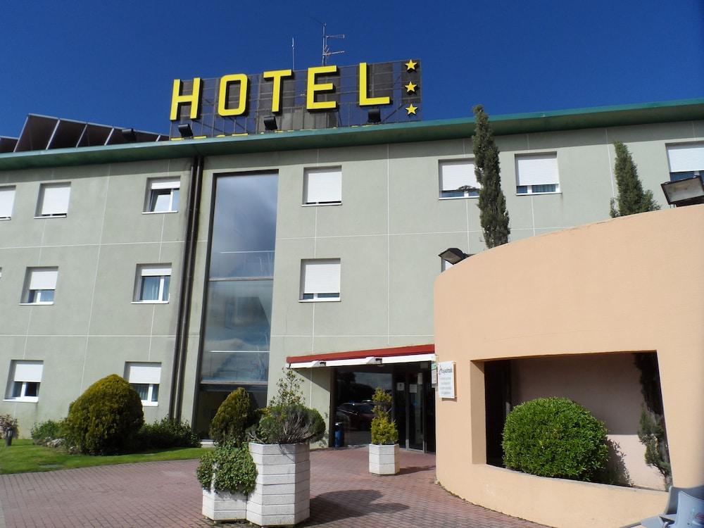 Rey Arturo Burgos Hotel 3*