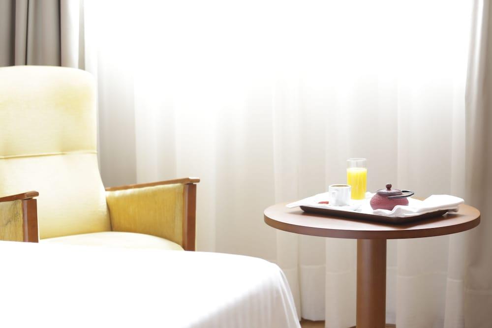 Avenida Hotel Almería