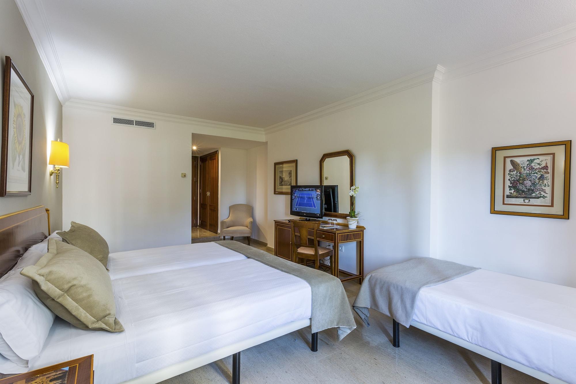 Hotel Ayre 4*