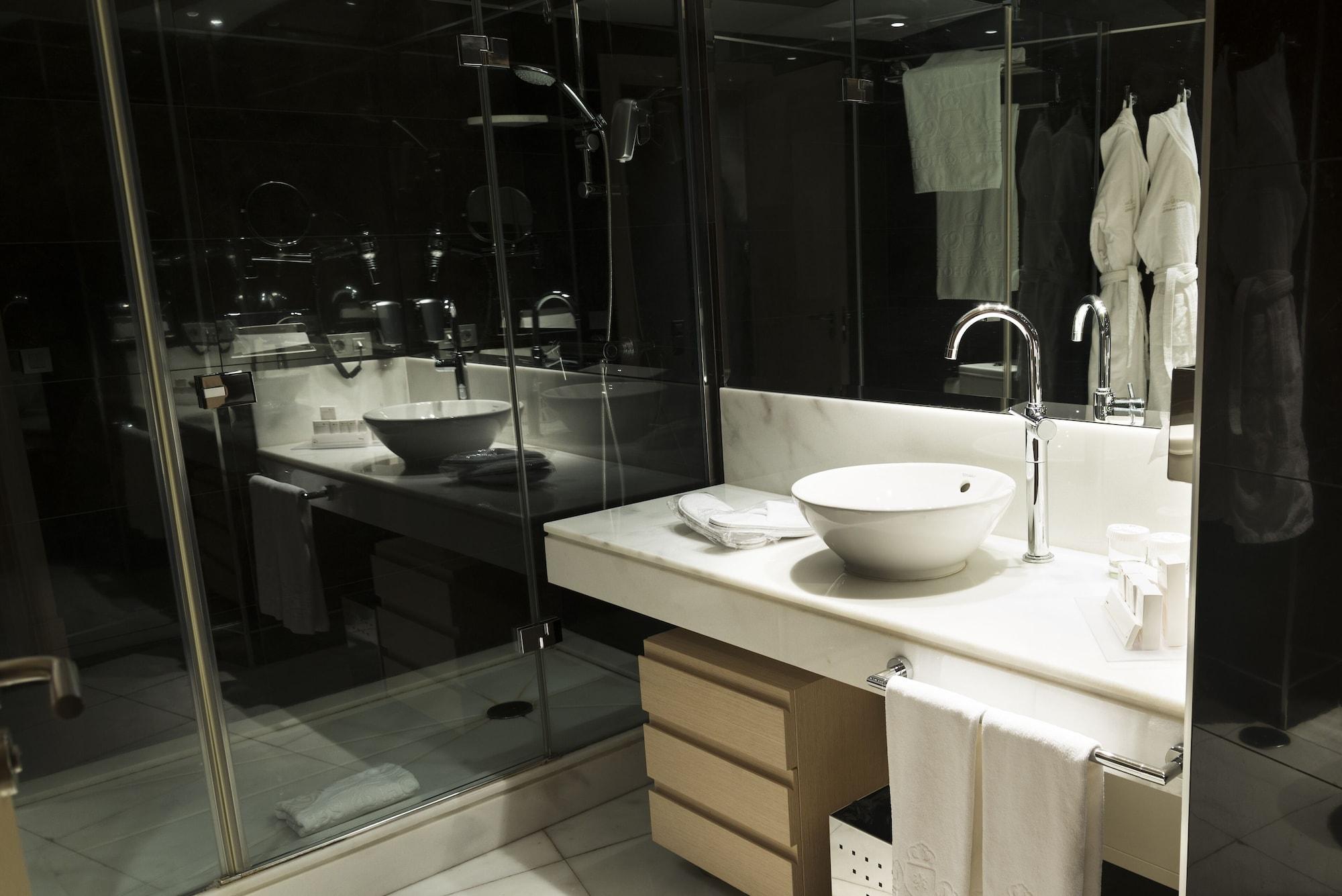 Nexus Suites&hotel Hotel