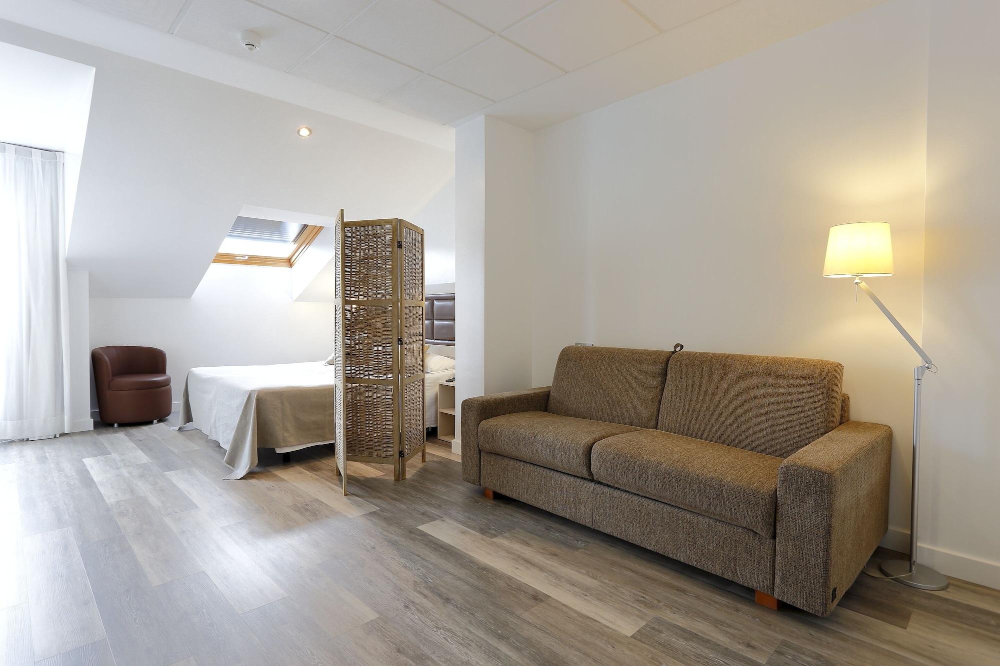 Santa Rosa, Blue Hotel Gijon