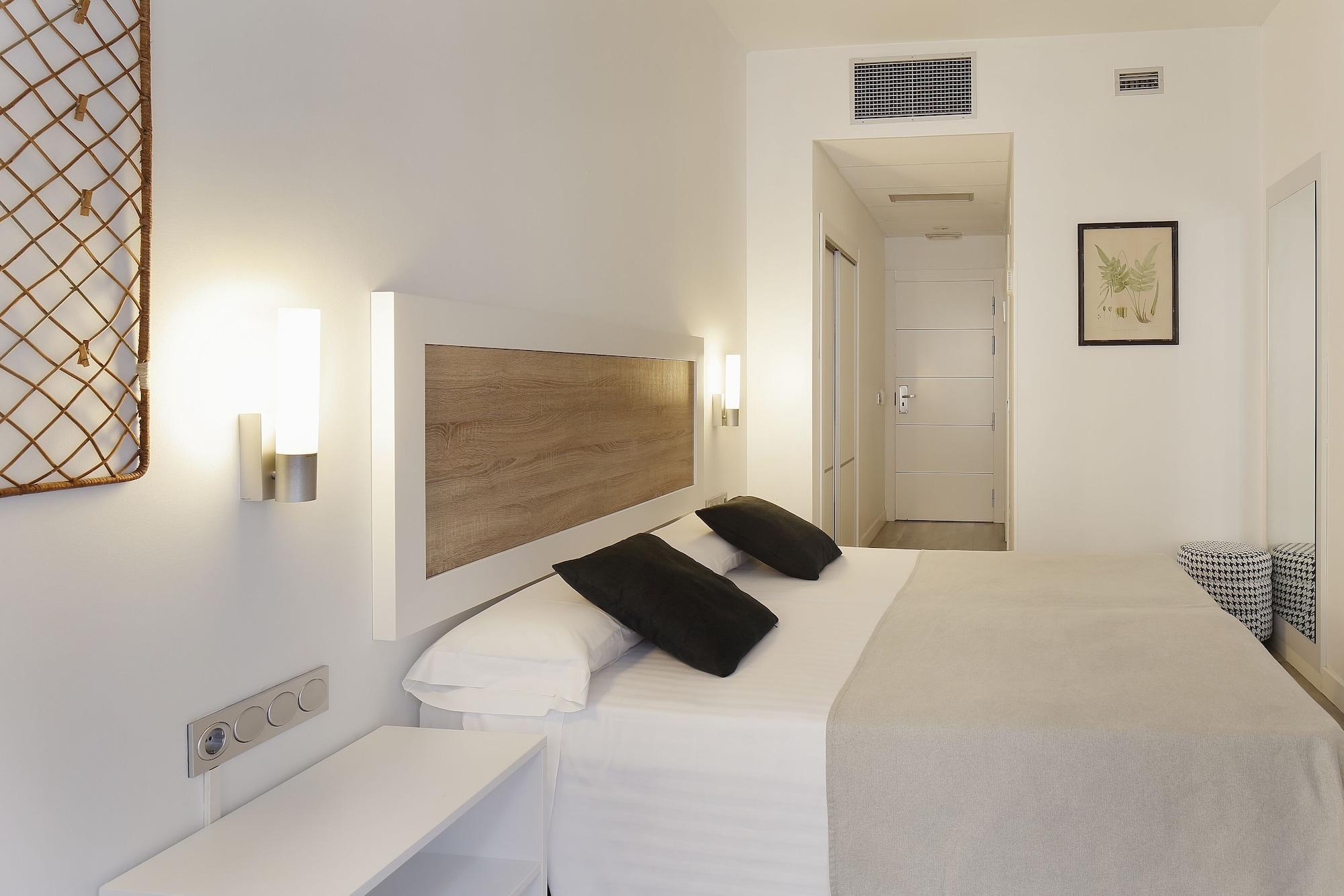 Santa Rosa, Blue Hotel Gijon
