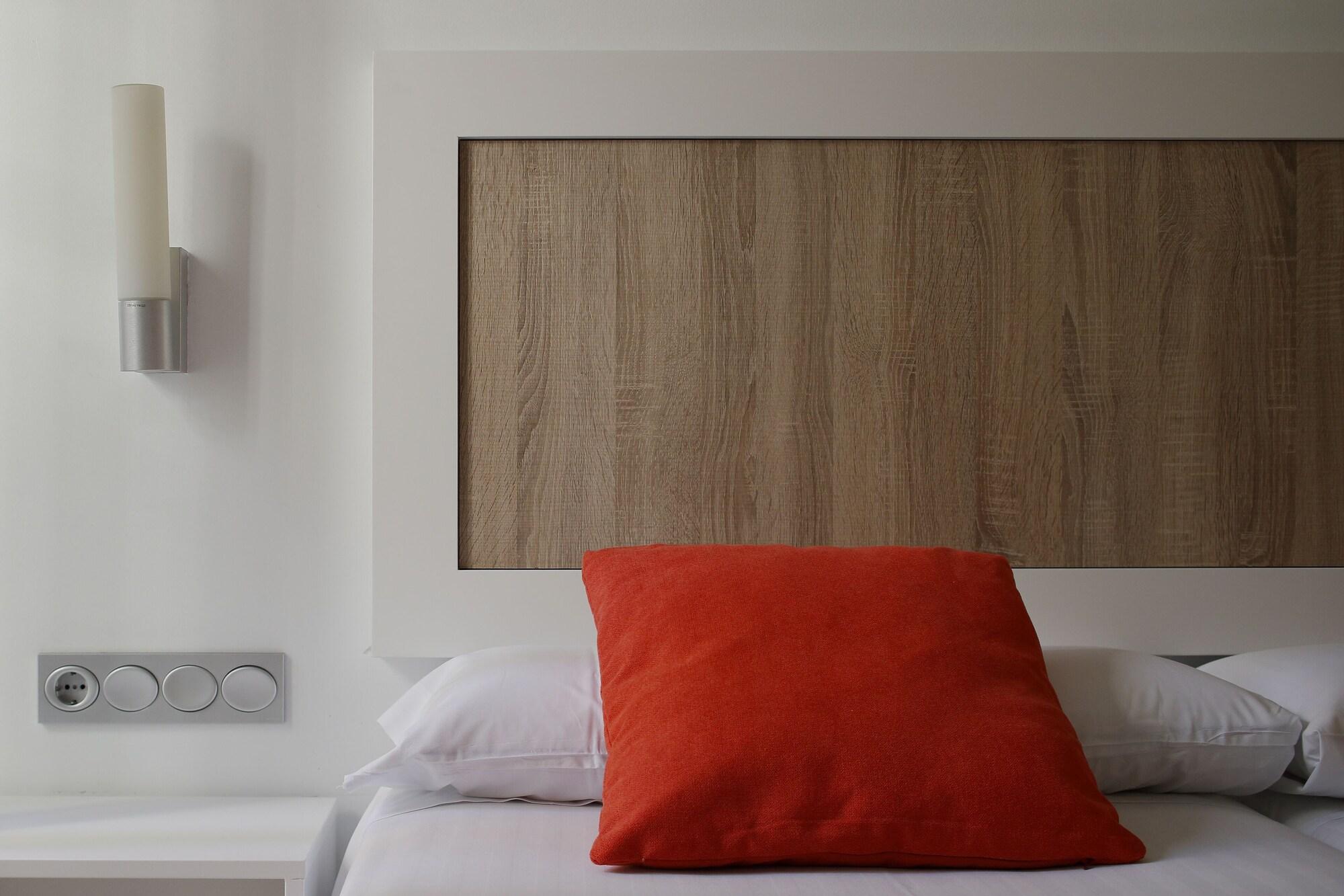 Santa Rosa, Blue Hotel Gijon
