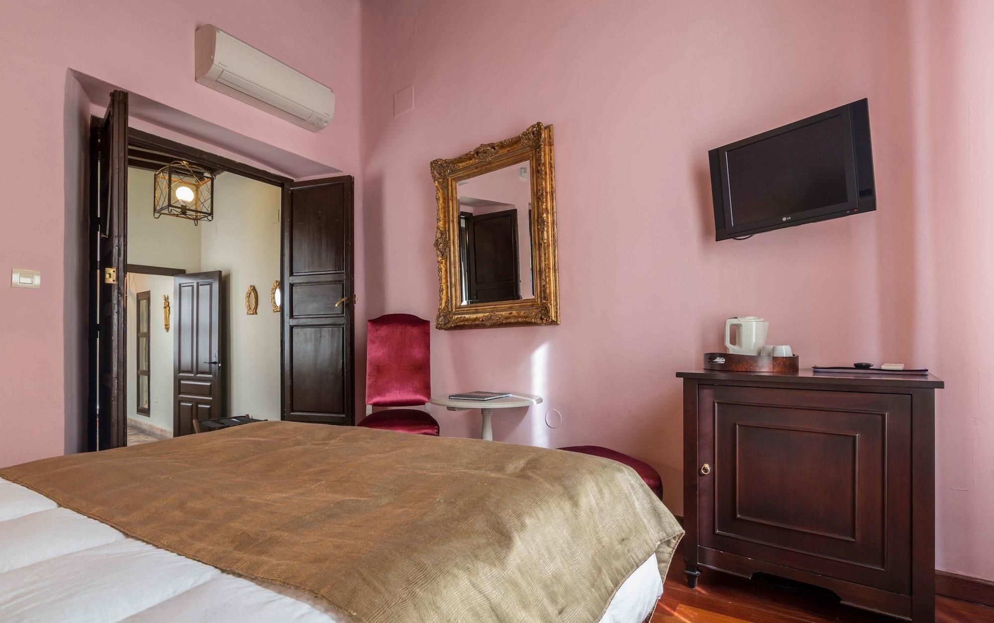 Palacio De Mariana Pineda Hotel
