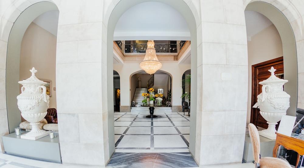 Hotel Castillo Del Bosque La Zoreda 5*