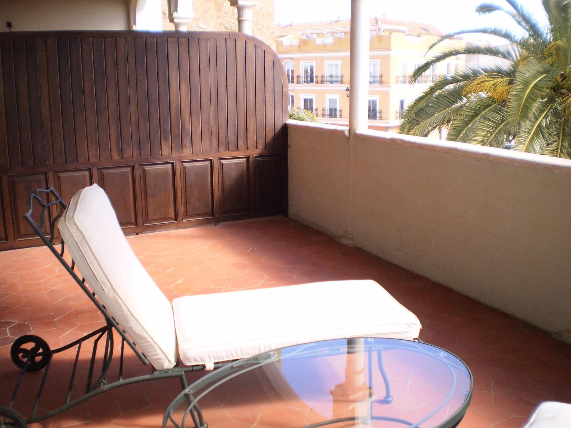 Hotel De 4*