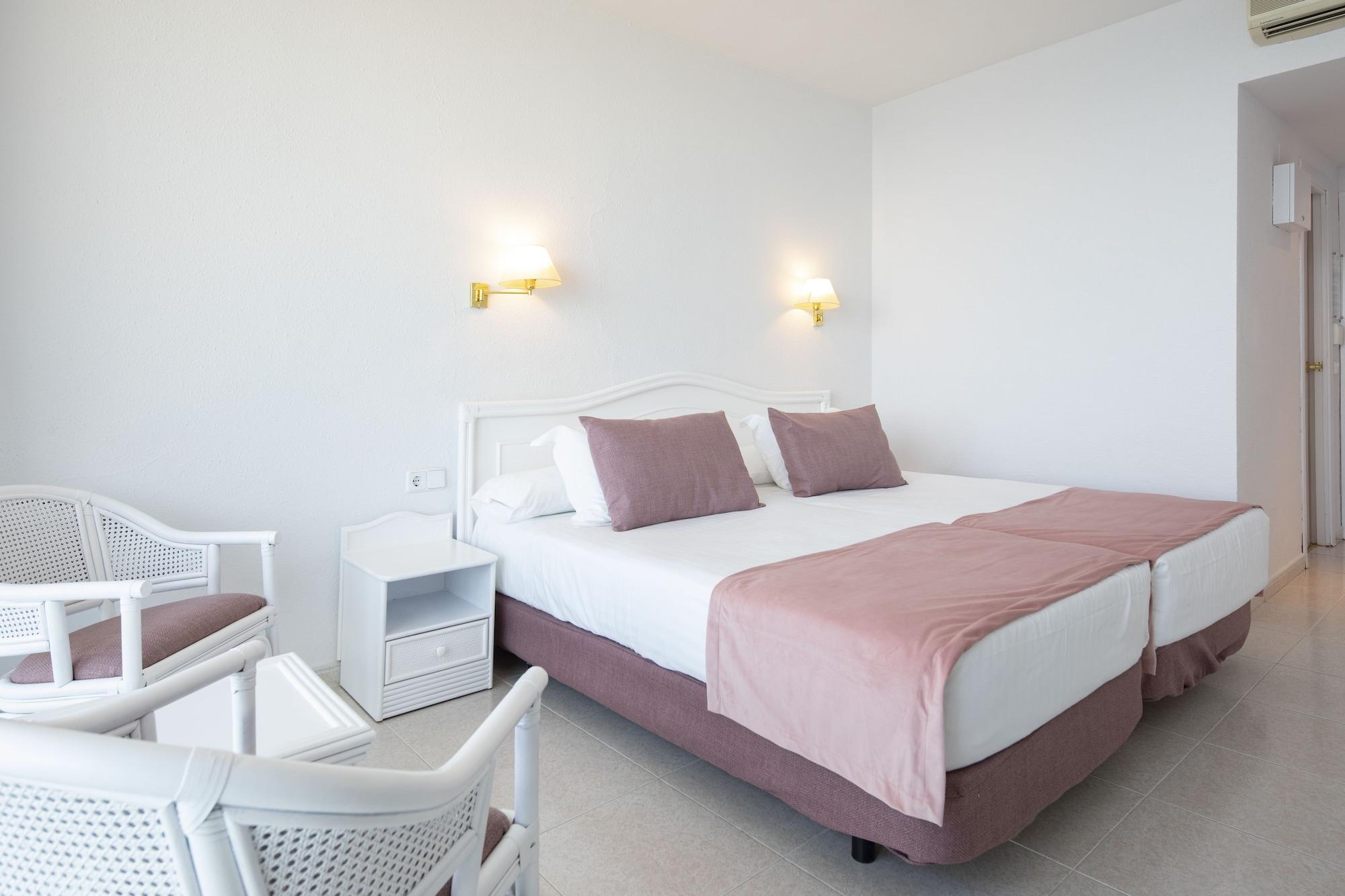 Aromar Hotel 4*