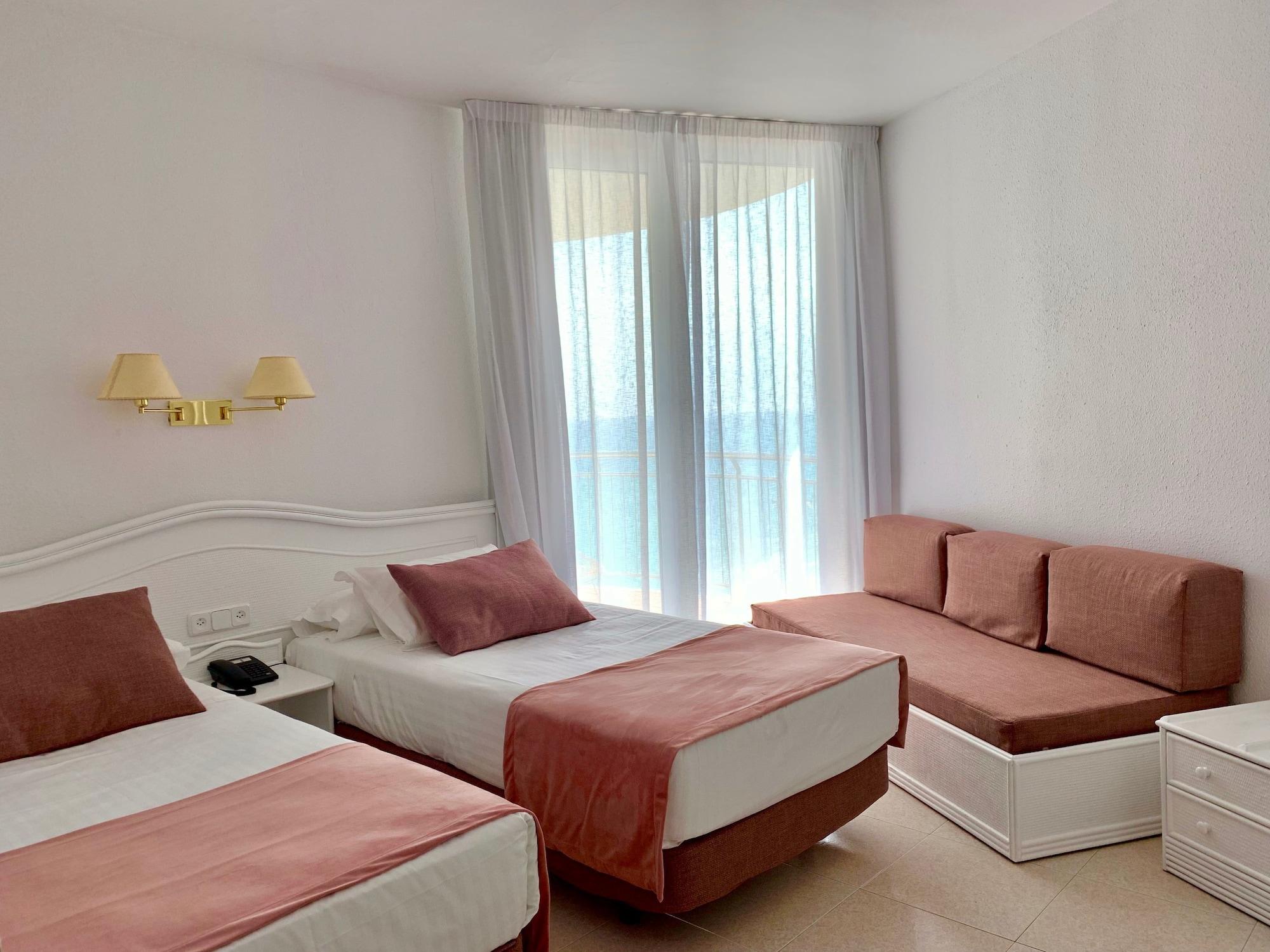 Aromar Hotel 4*