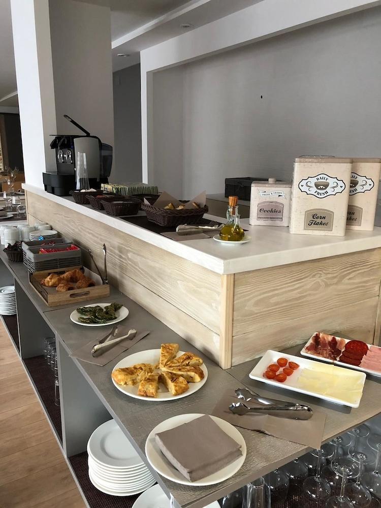 Ribaeta Hotel
