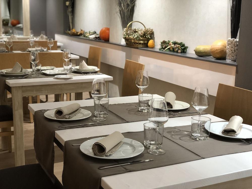 Ribaeta Hotel 2*