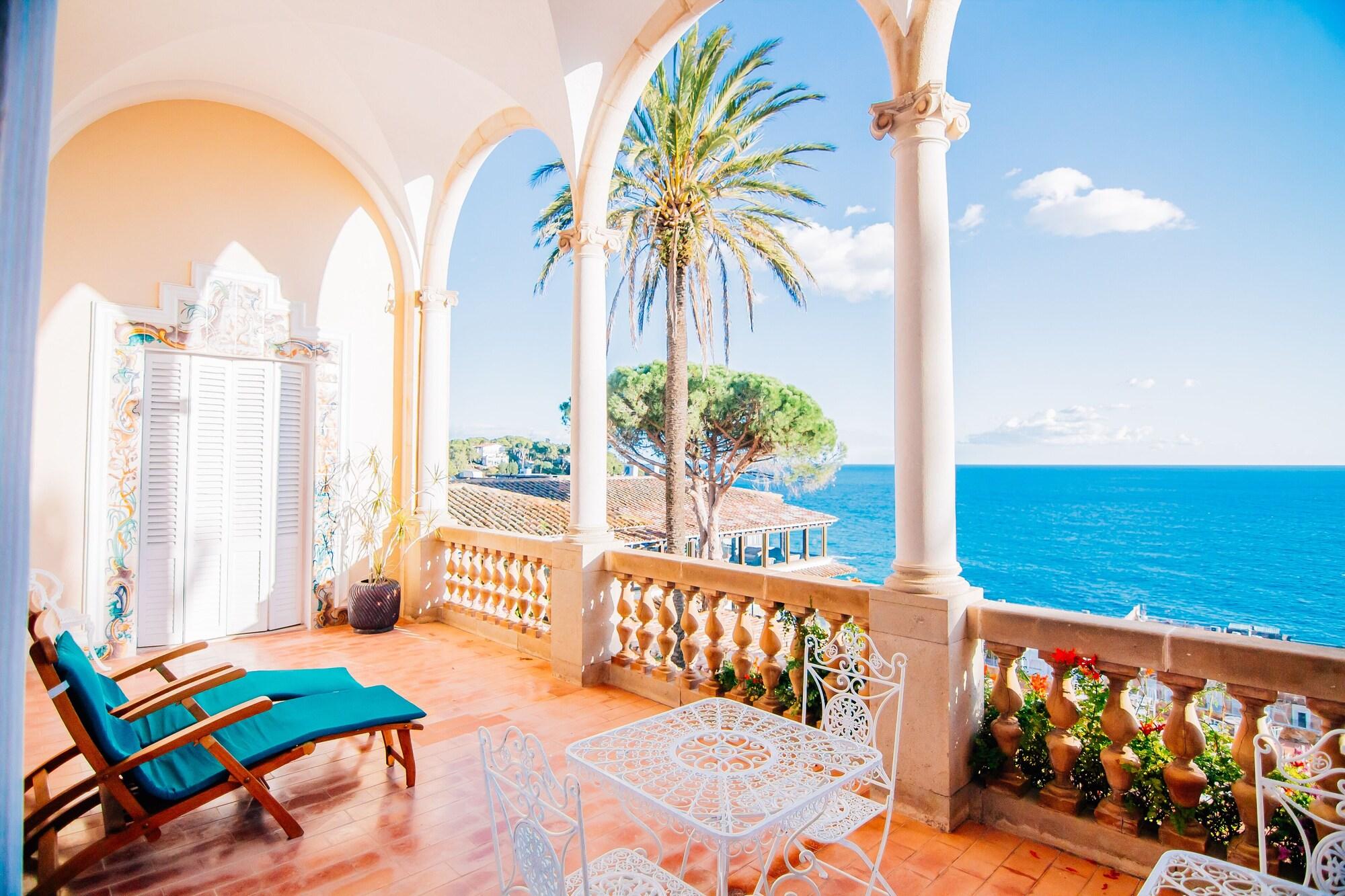 Hotel Roger De Flor By Seleqtta 4*