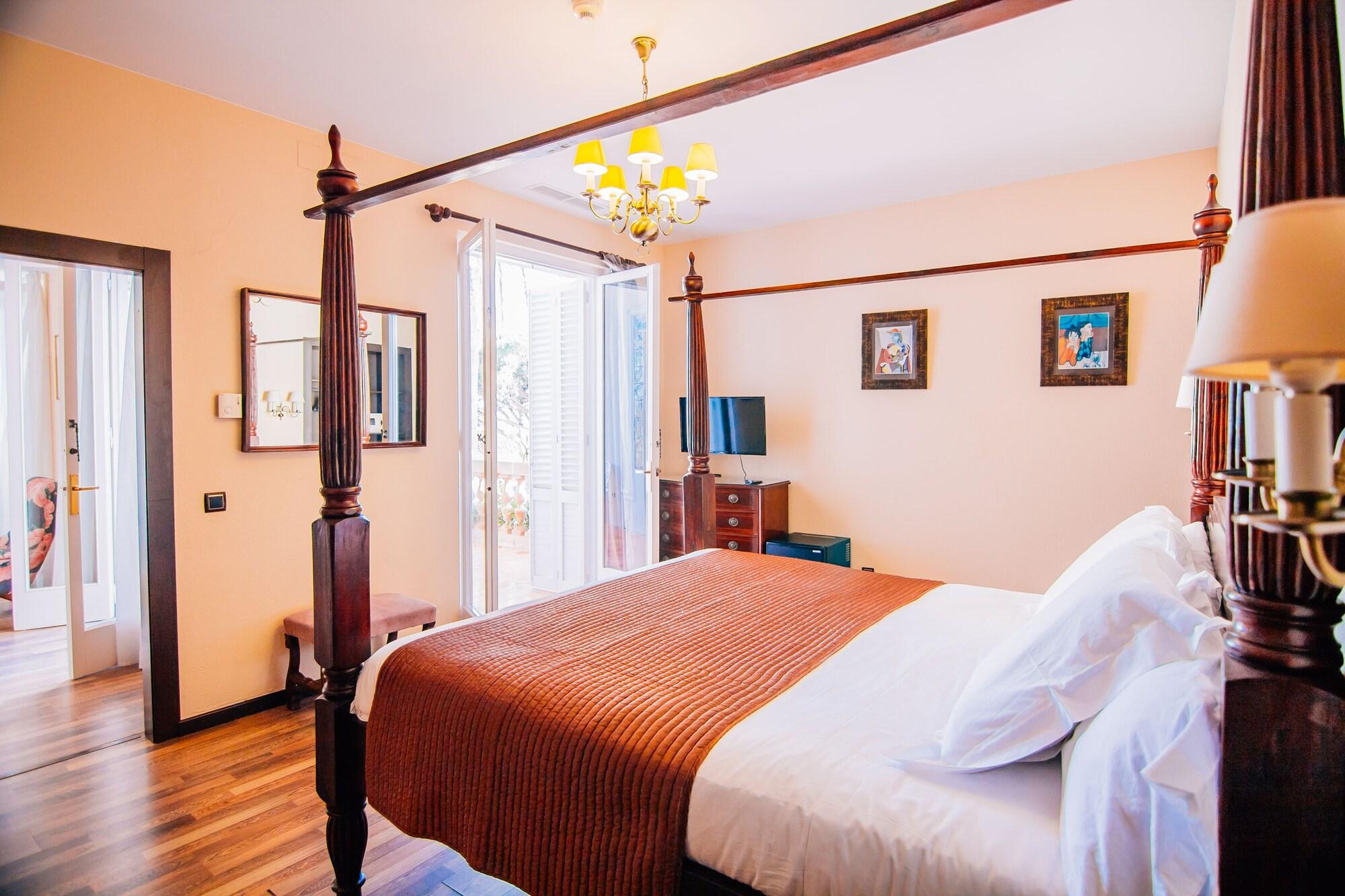 Hotel Roger De Flor By Seleqtta 4*