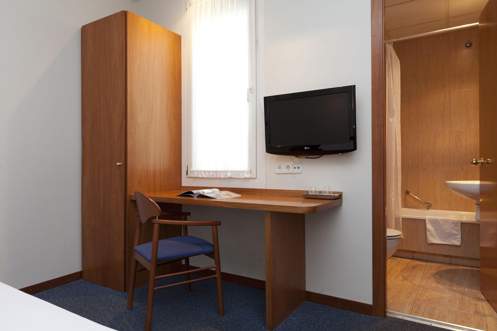 Peninsular Hotel 3*