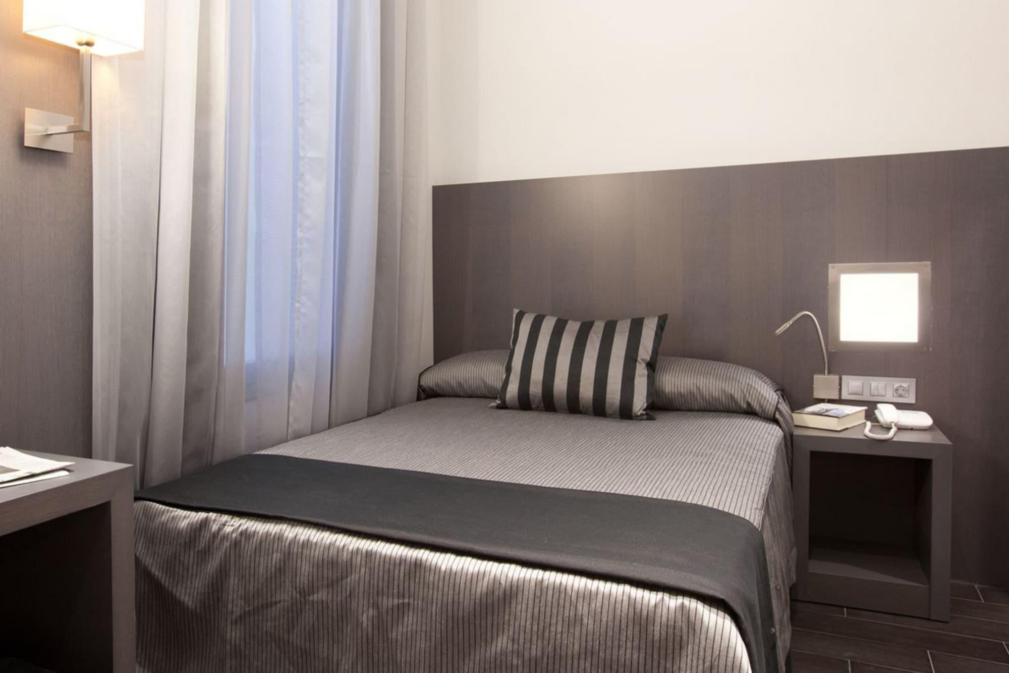 Hotel Dalia Ramblas 3*