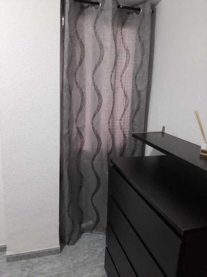 Grande En Piso Compartido Con 2 Adultos * Valencia