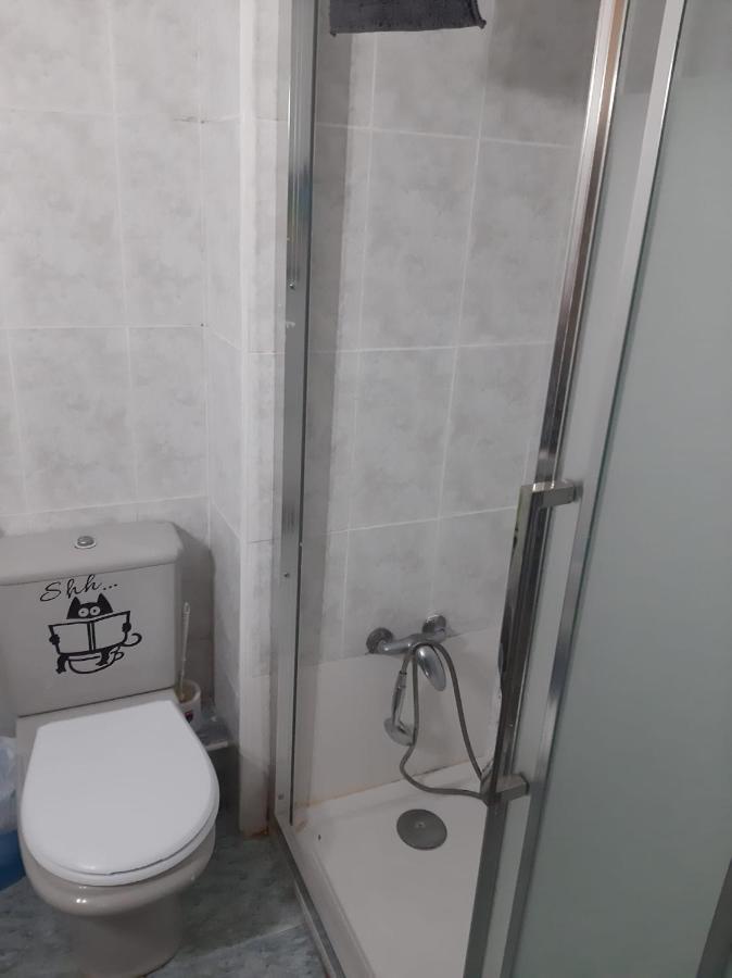 Grande En Piso Compartido Con 2 Adultos Homestay
