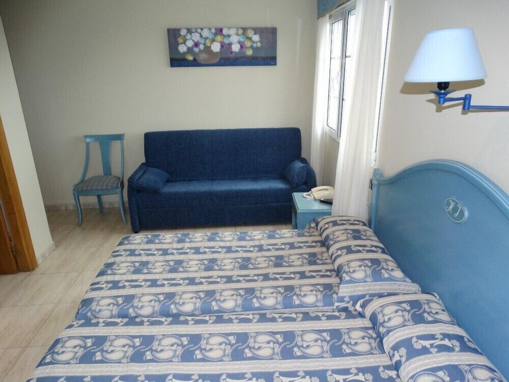 Juncos Hotel 2*