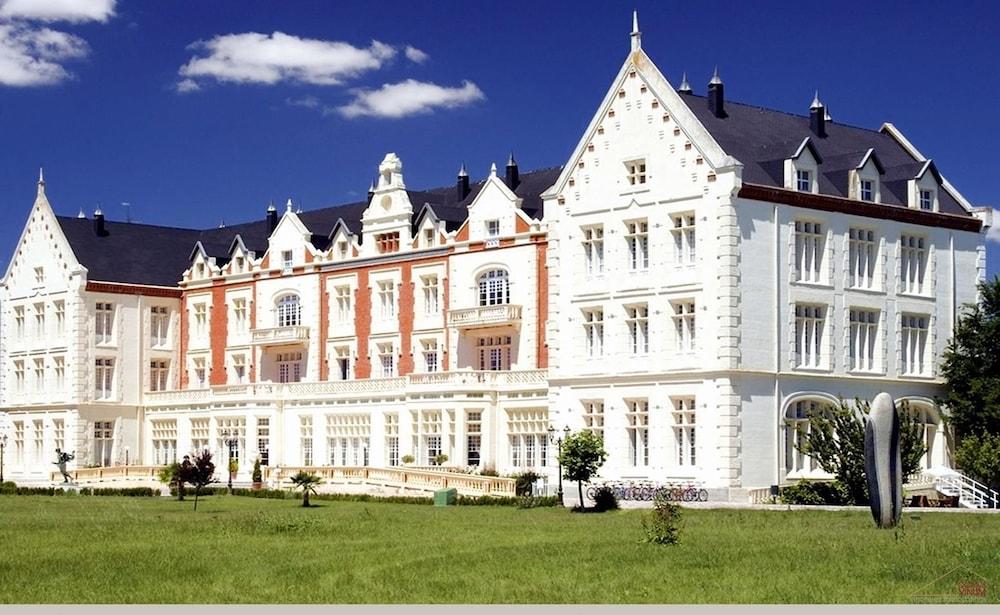 Balneario Palacio De Salinas