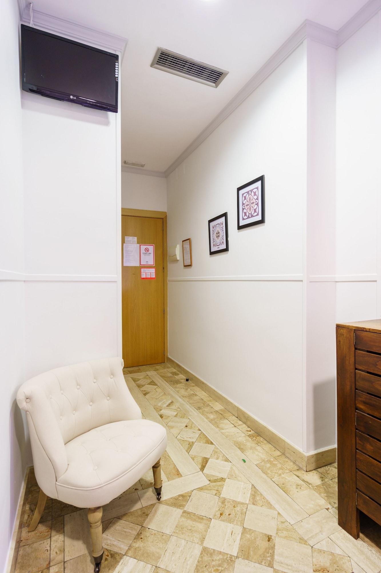 Hotel Boutique Reina Mora 2*