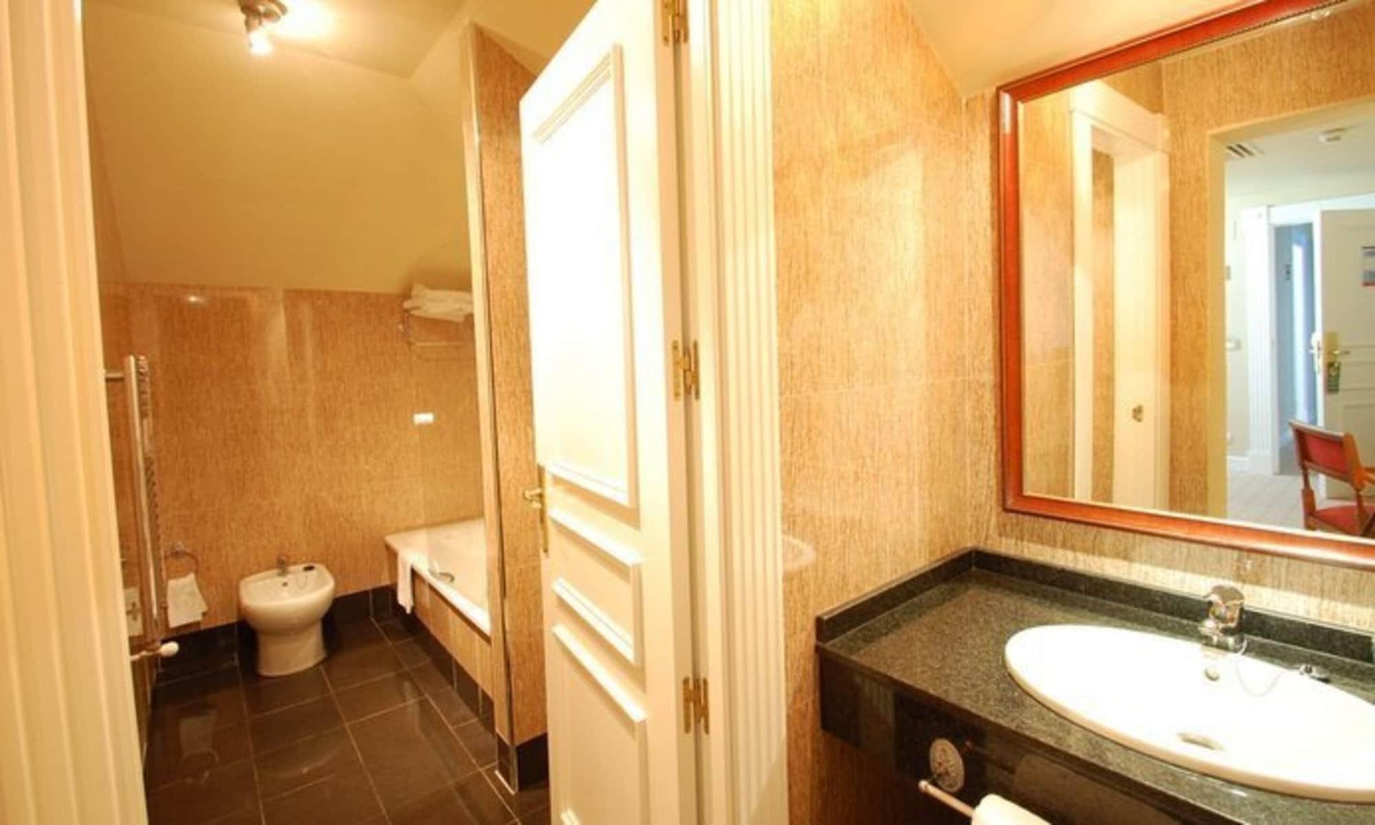 Hotel Arcea Gran Pelayo 4*