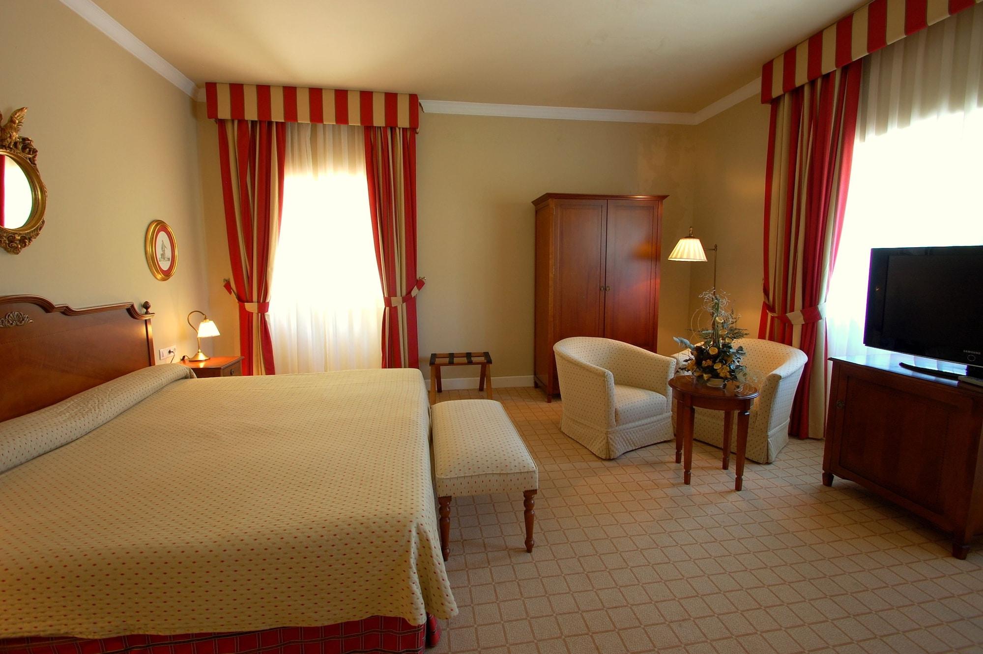 Hotel Arcea Gran Pelayo 4*