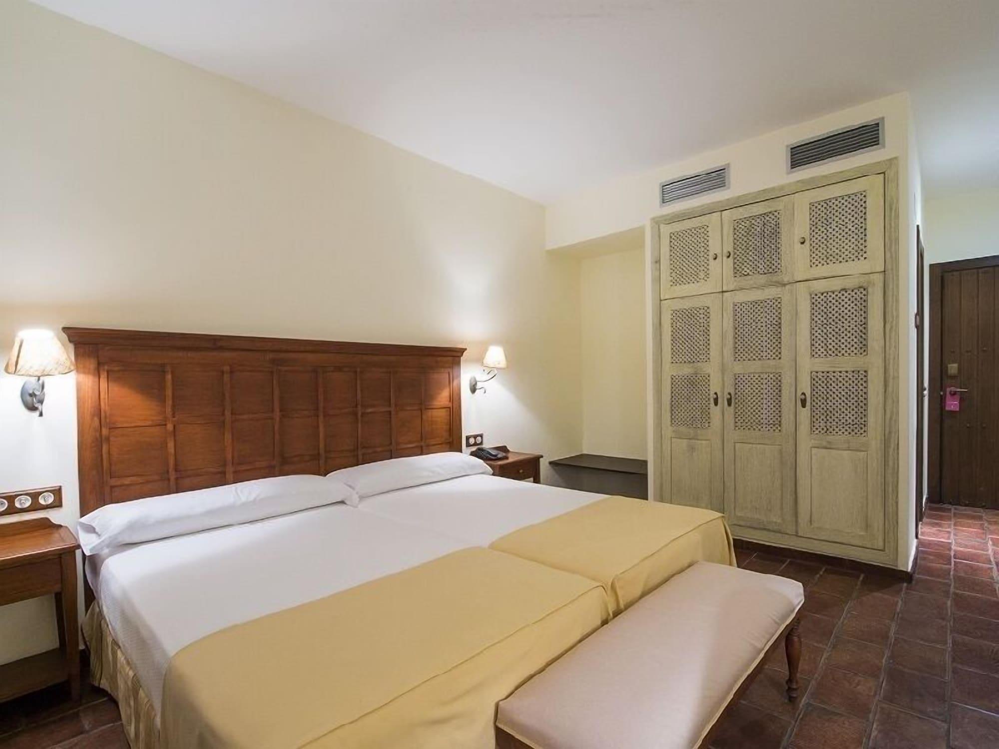Hospedium Cortijo Santa Cruz Hotel 4*