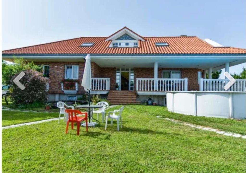 Holiday home Tranquila Con Piscina Y Jardin 