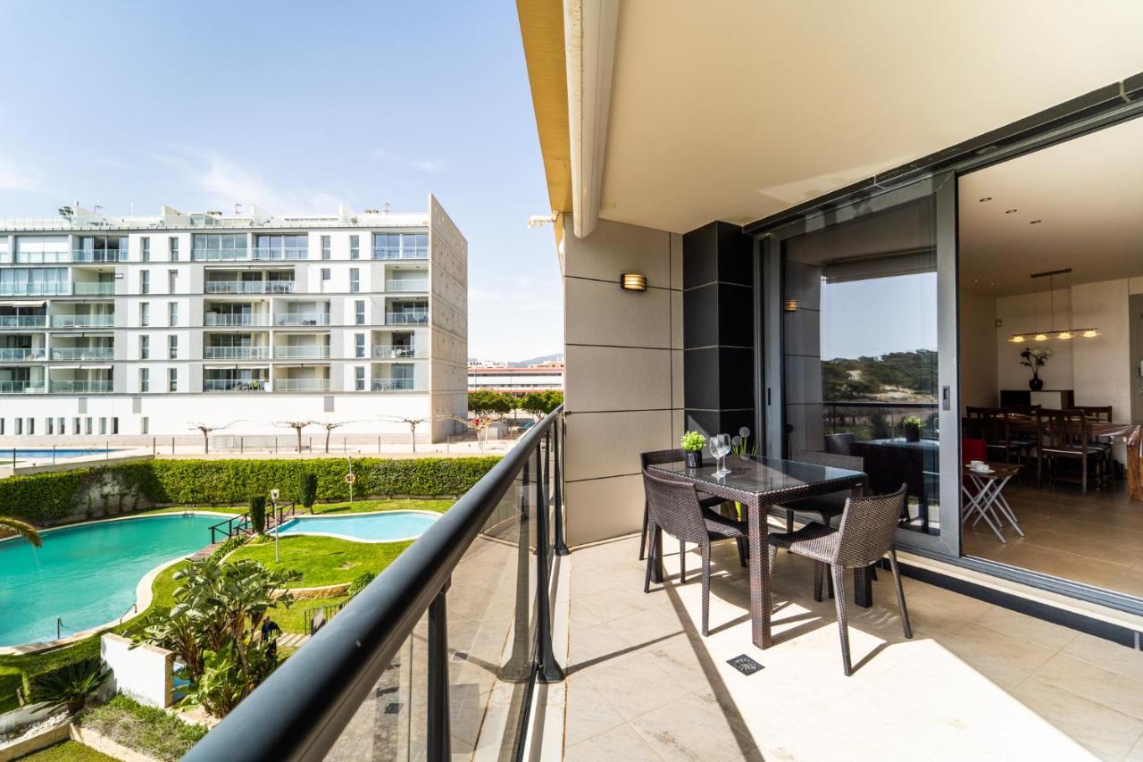 Apartamento Primera Línea De Mar Con Piscina, Gimnasio Y Parking 2 Hab Y 2 Baños *