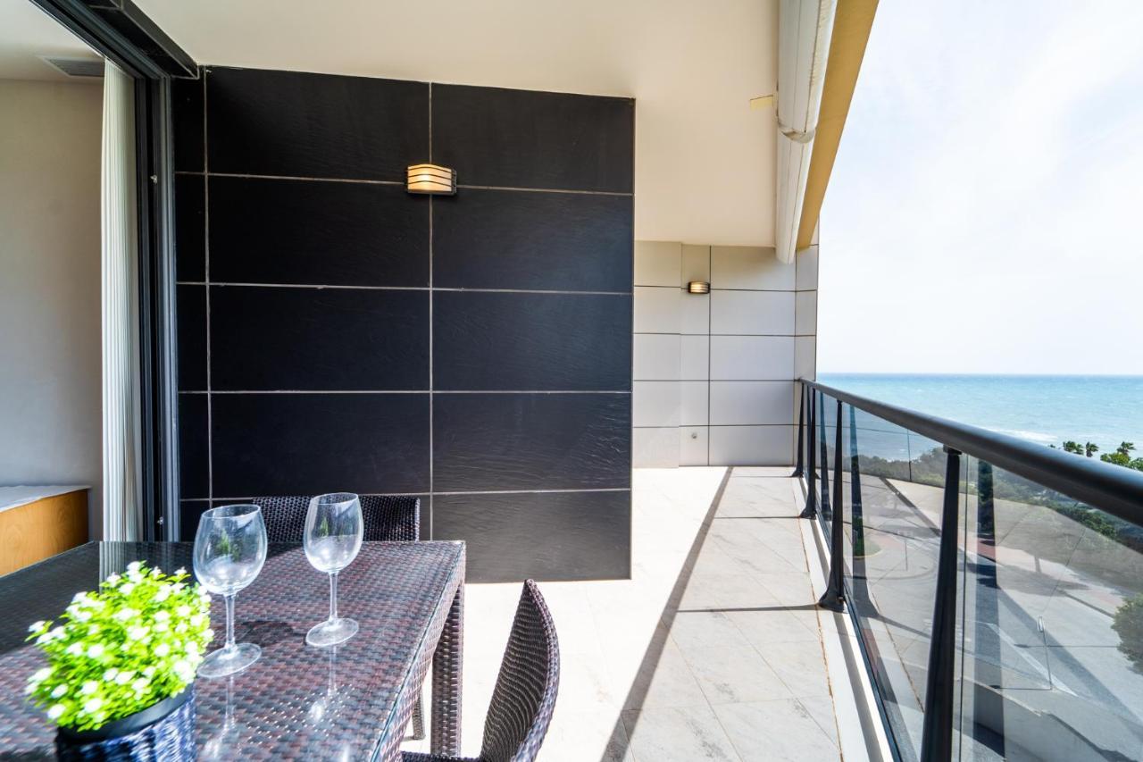 Primera Línea De Mar Con Piscina, Gimnasio Y Parking 2 Hab Y 2 Baños Apartamento *