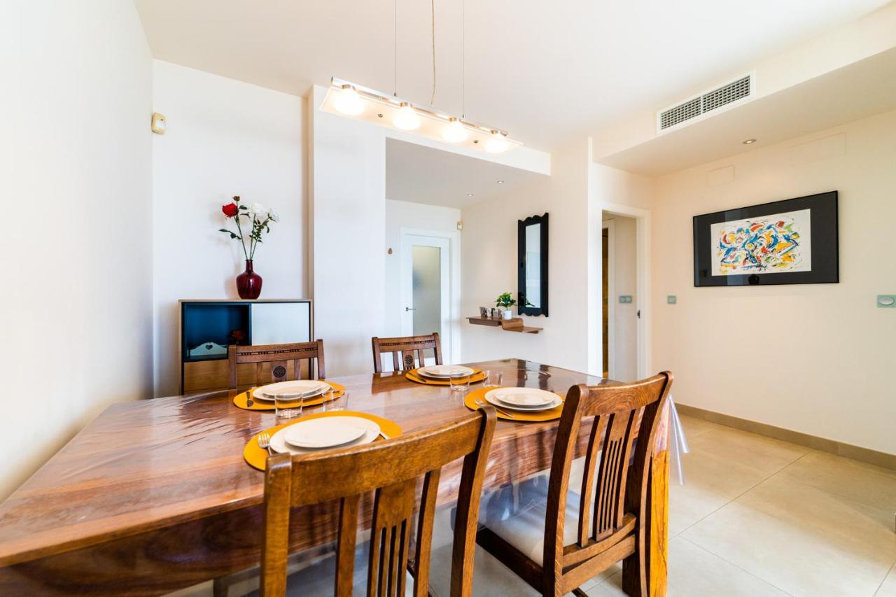 Primera Línea De Mar Con Piscina, Gimnasio Y Parking 2 Hab Y 2 Baños Apartamento *