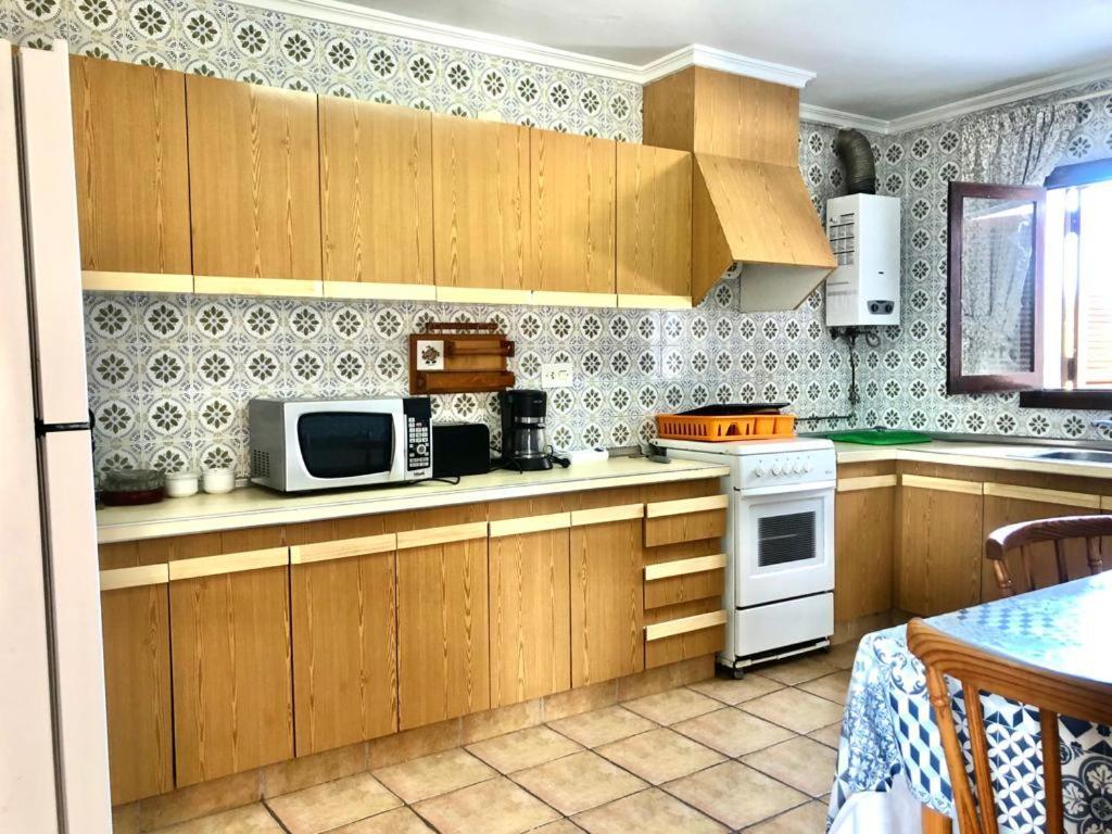 Con Piscina Y Barbacoa Holiday home *