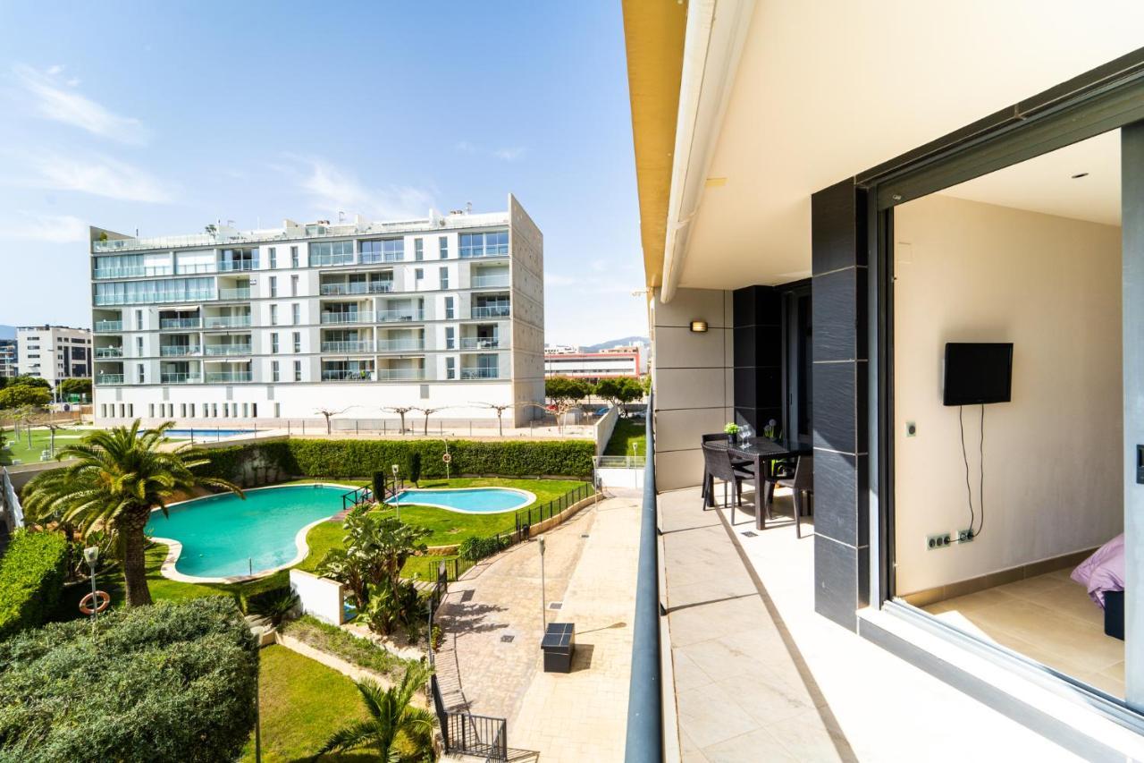 Apartamento Primera Línea De Mar Con Piscina, Gimnasio Y Parking 2 Hab Y 2 Baños *