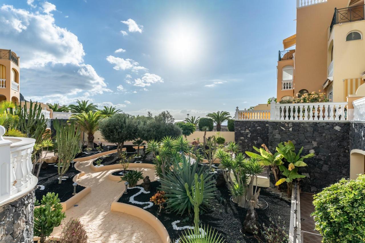 Tropical Apartment
