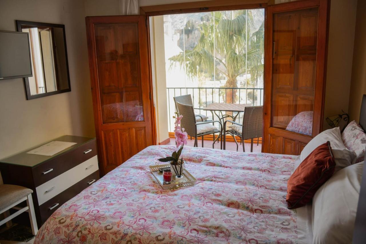 El Tossal Country house *
