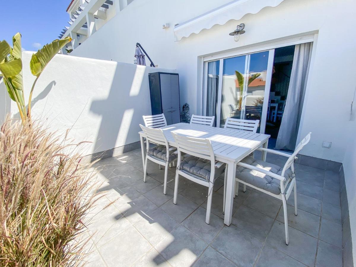 Cozy House - Pool - Parking - Family Apartment