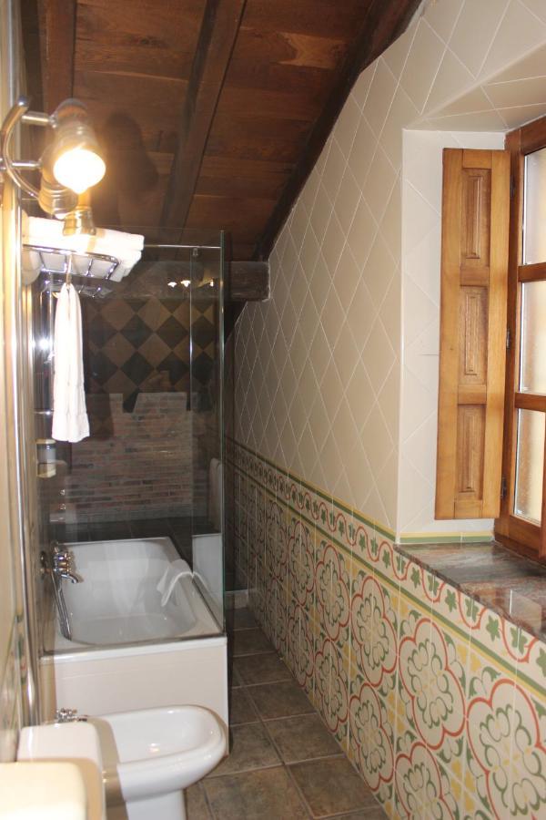 La Venta De Bed & Breakfast Quijas
