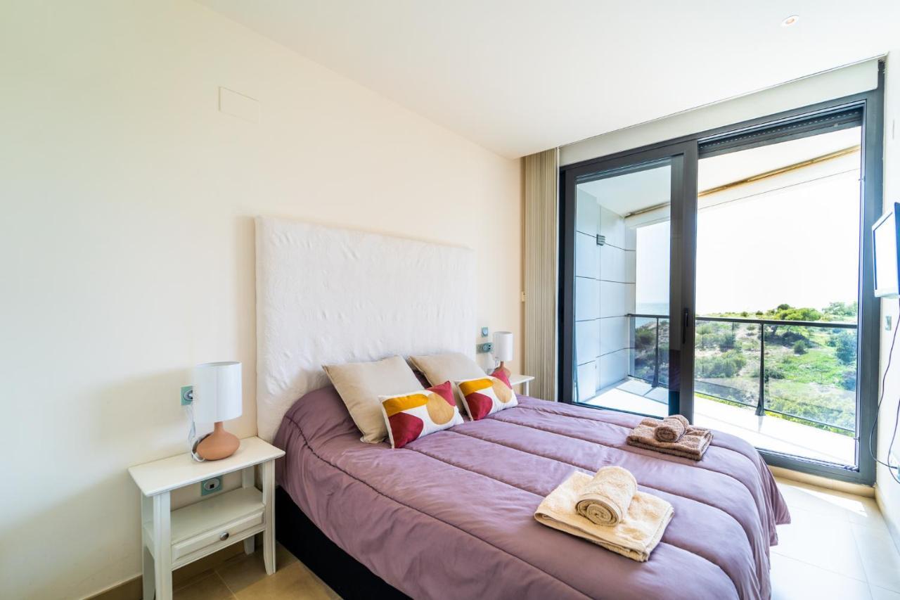Apartamento Primera Línea De Mar Con Piscina, Gimnasio Y Parking 2 Hab Y 2 Baños *