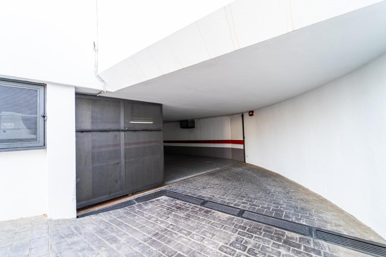Primera Línea De Mar Con Piscina, Gimnasio Y Parking 2 Hab Y 2 Baños Apartamento *