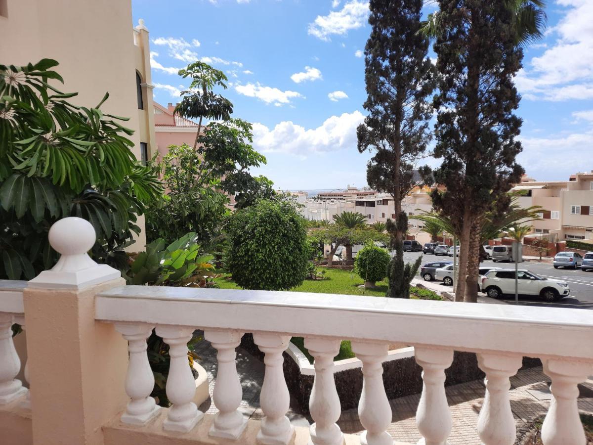 Castle Harbour Official Apartahotel