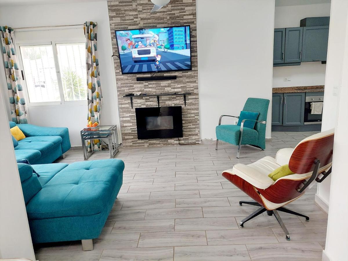 Villa Fabulous Detached Large 5 Bedrooms 3 Bathrooms Backing Onto Golf Course