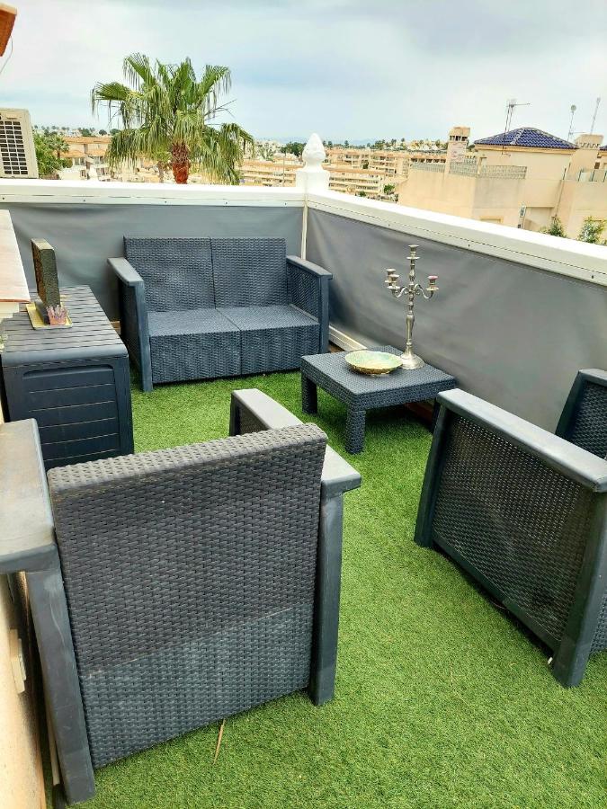 Fabulous Detached Large 5 Bedrooms 3 Bathrooms Backing Onto Golf Course * Villamartin (Valencia)