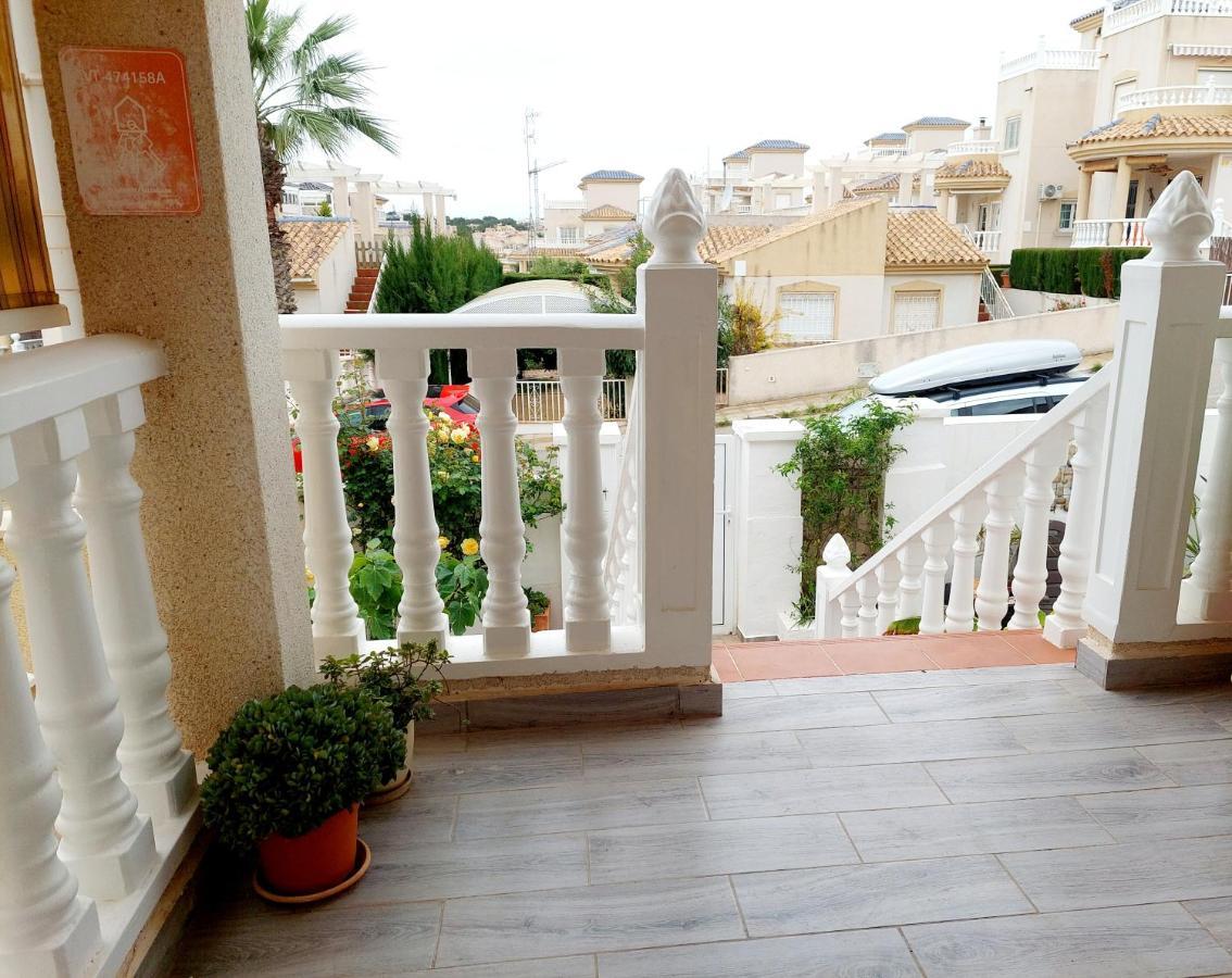 Villa Fabulous Detached Large 5 Bedrooms 3 Bathrooms Backing Onto Golf Course Villamartin (Valencia)
