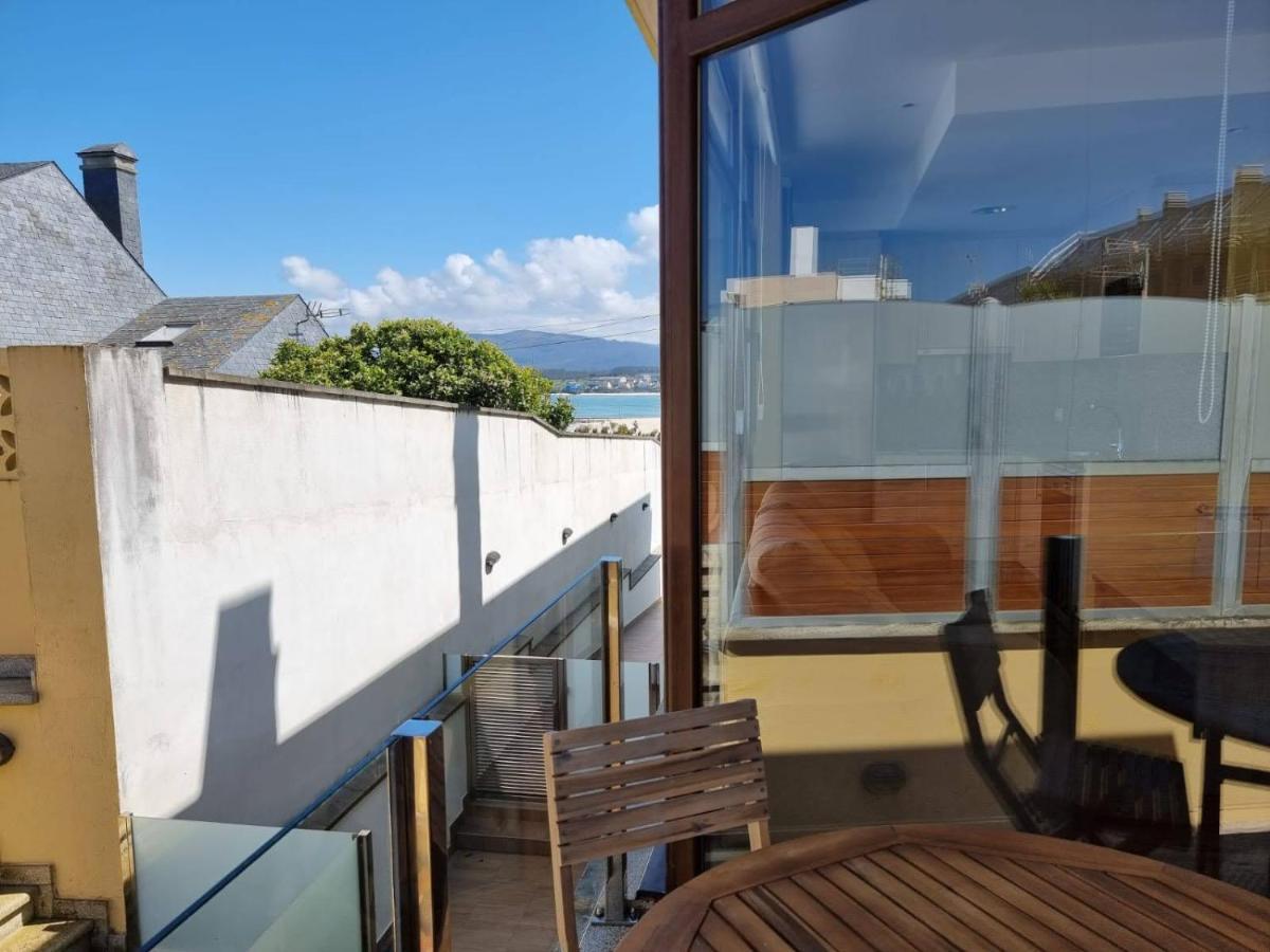 Vivienda De Tres En Primera Línea De Playa *
