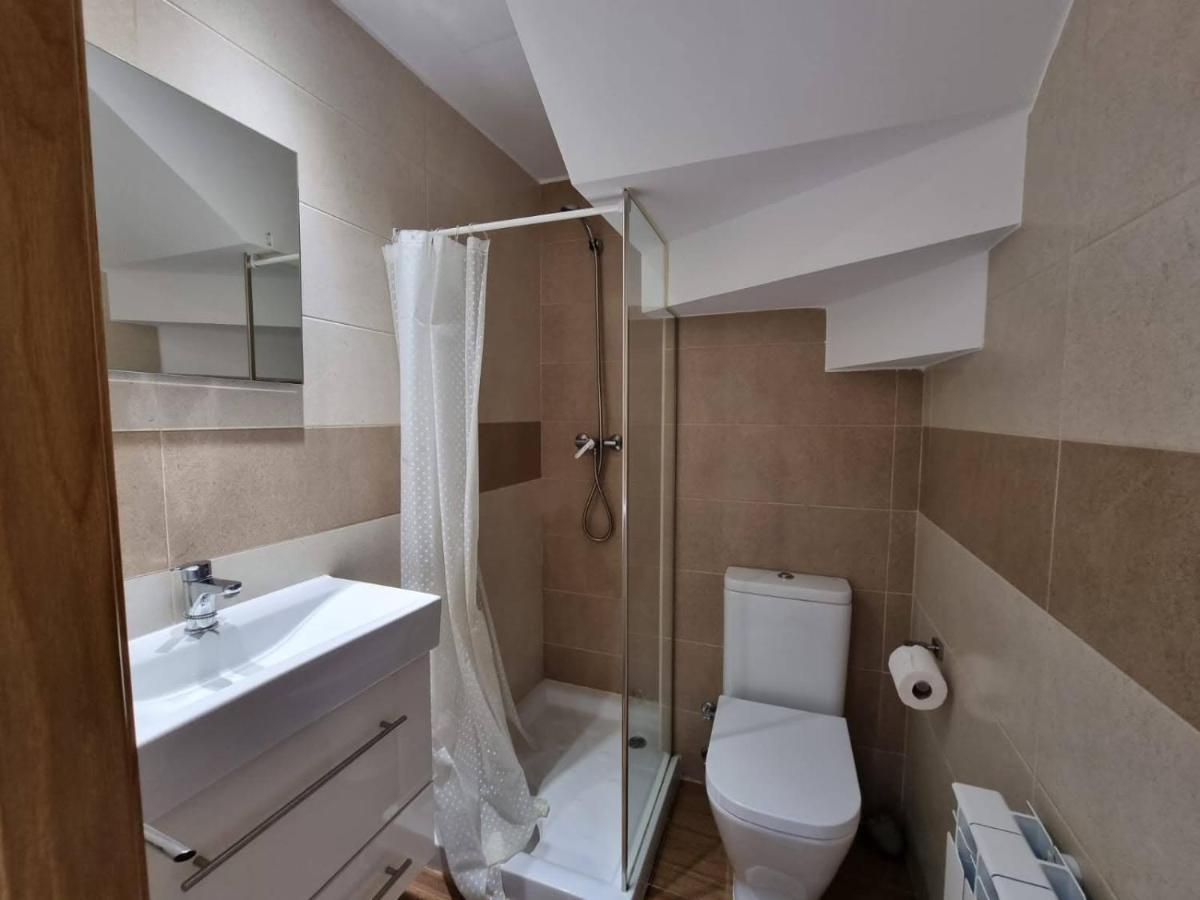 Vivienda De Tres En Primera Línea De Playa
